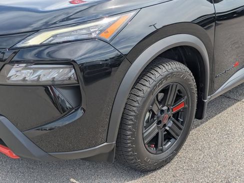 Used 2025 Nissan Rogue SV AWD/4WD image 9