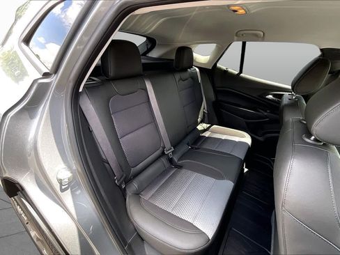 Used 2025 Chevrolet Trax LT w/ Driver Confidence Package FWD image 26