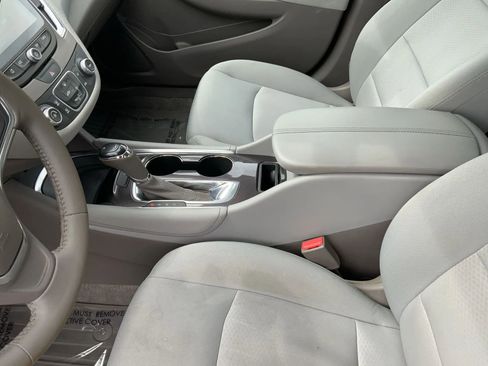 Used 2017 Chevrolet Malibu LT FWD image 21