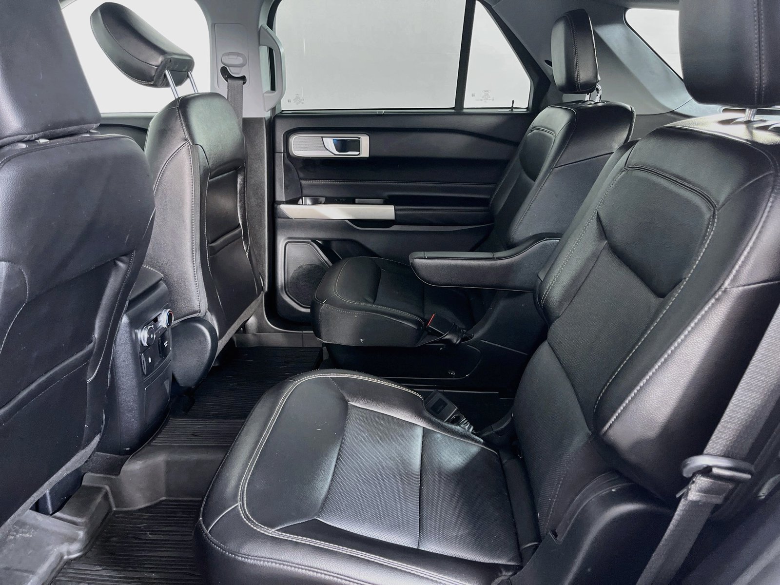 Used 2023 Ford Explorer Limited w/ Equipment Group 301A RWD image 32