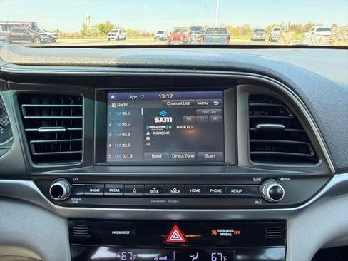 Used 2020 Hyundai Elantra SEL FWD image 13