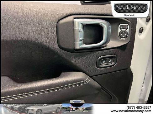 Used 2022 Jeep Wrangler Unlimited Sahara w/ LED Lighting Group AWD/4WD image 17