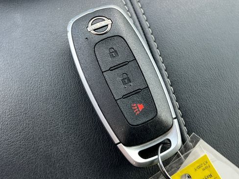 Used 2025 Nissan Pathfinder S image 29