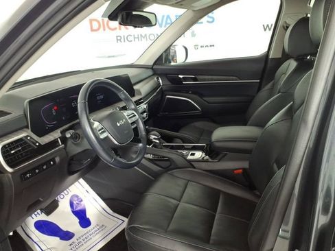 Used 2024 Kia Telluride EX w/ EX Captain's Chair Package AWD/4WD image 12
