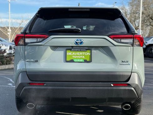 Used 2021 Toyota RAV4 XLE image 4