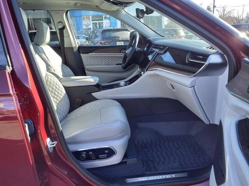 Used 2022 Jeep Grand Cherokee Summit w/ Advanced Protech Group IV AWD/4WD image 19