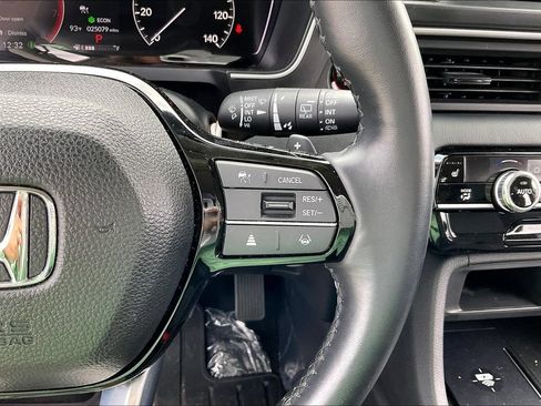 Used 2025 Honda Pilot EX-L image 12