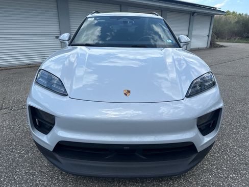 Used 2025 Porsche Macan 4 Electric AWD/4WD image 8