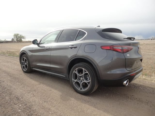 Used 2018 Alfa Romeo Stelvio AWD image 2
