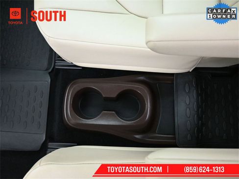 Used 2022 Toyota Highlander XLE image 29