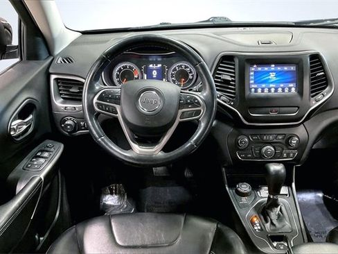 Used 2019 Jeep Cherokee Latitude Plus w/ Cold Weather Group image 5