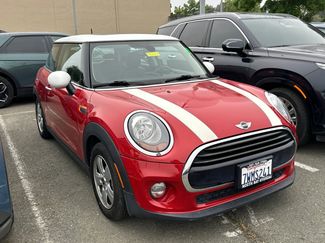 Used 2017 MINI Cooper 2-Door Hardtop FWD video 2