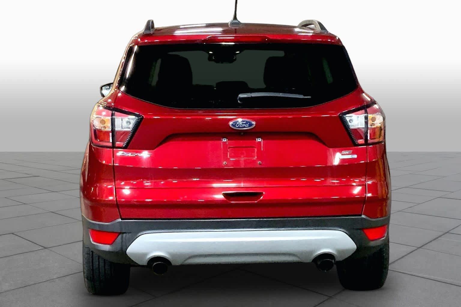 Used 2018 Ford Escape SE w/ SE Sync 3 Package AWD/4WD image 5