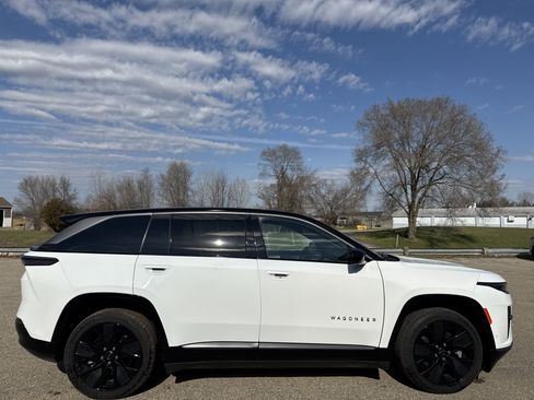 Used 2024 Jeep Wagoneer Launch Edition image 2