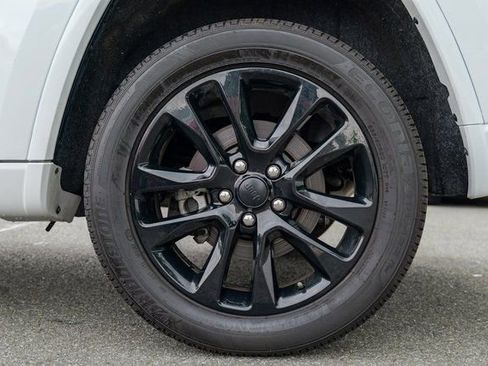 Used 2022 Jeep Grand Cherokee Laredo X image 15