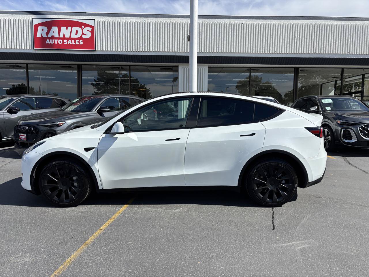 Used 2023 Tesla Model Y Long Range AWD/4WD image 16