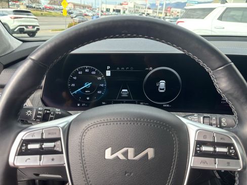 Used 2024 Kia Telluride SX Prestige w/ Towing Package image 7