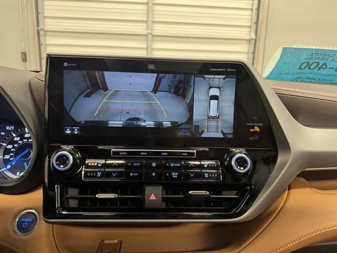 Used 2021 Toyota Highlander Platinum image 26
