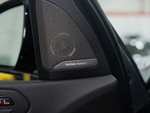 Used 2023 BMW X7 M60i image 19