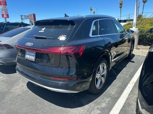 Used 2019 Audi e-tron Premium Plus AWD/4WD image 5
