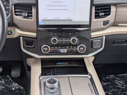 Used 2024 Ford Expedition Max Limited image 19