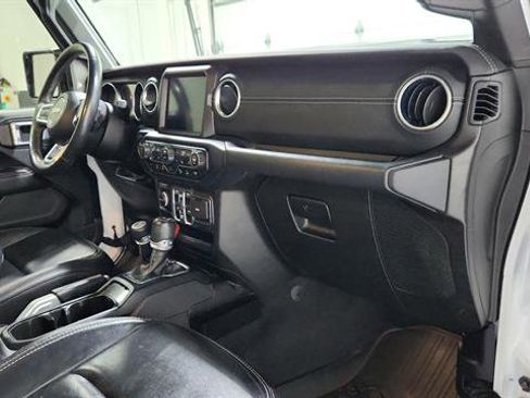 Used 2019 Jeep Wrangler Unlimited Sahara image 28