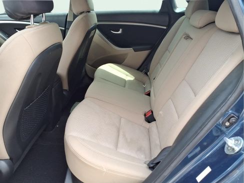 Used 2016 Hyundai Elantra GT w/ Option Group 02 FWD image 10