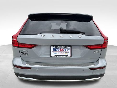 Used 2025 Volvo V60 B5 Cross Country Plus AWD/4WD image 11