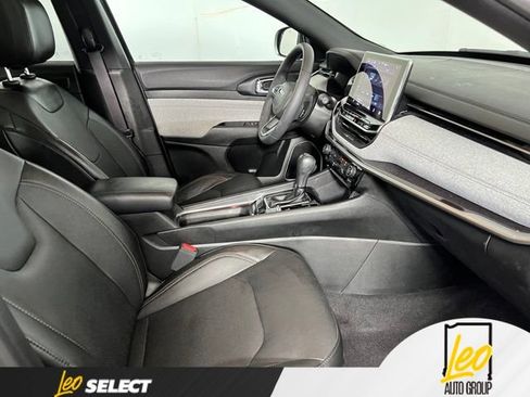 Used 2023 Jeep Compass Latitude w/ Sun and Sound Group AWD/4WD image 22