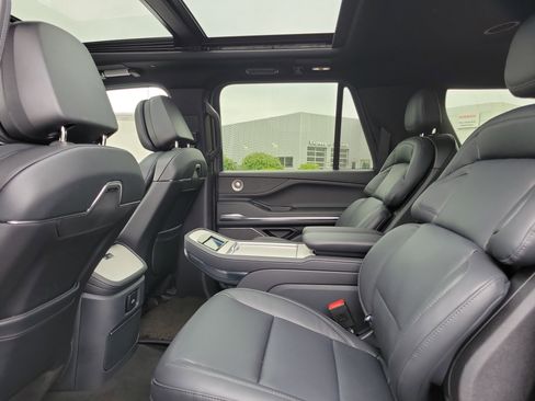 New 2025 Lincoln Navigator L Reserve image 13