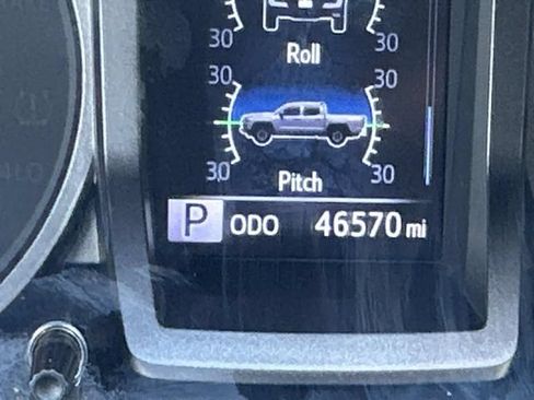Used 2023 Toyota Tacoma TRD Off-Road w/ Technology Package AWD/4WD image 23