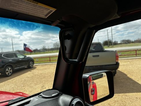 Used 2015 Jeep Wrangler Unlimited Rubicon image 20