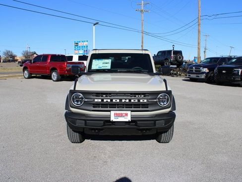 New 2025 Ford Bronco 4-Door image 2