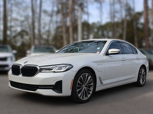 Used 2021 BMW 530e w/ Premium Package image 3