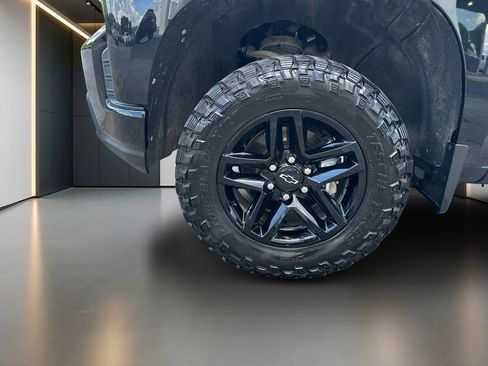 Used 2020 Chevrolet Silverado 1500 Custom Trail Boss w/ Custom Convenience Package AWD/4WD image 10