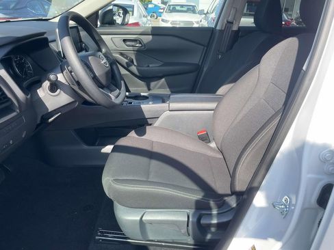 Used 2025 Nissan Rogue S image 14