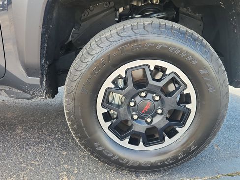 Used 2025 Toyota Tacoma TRD Off-Road image 51