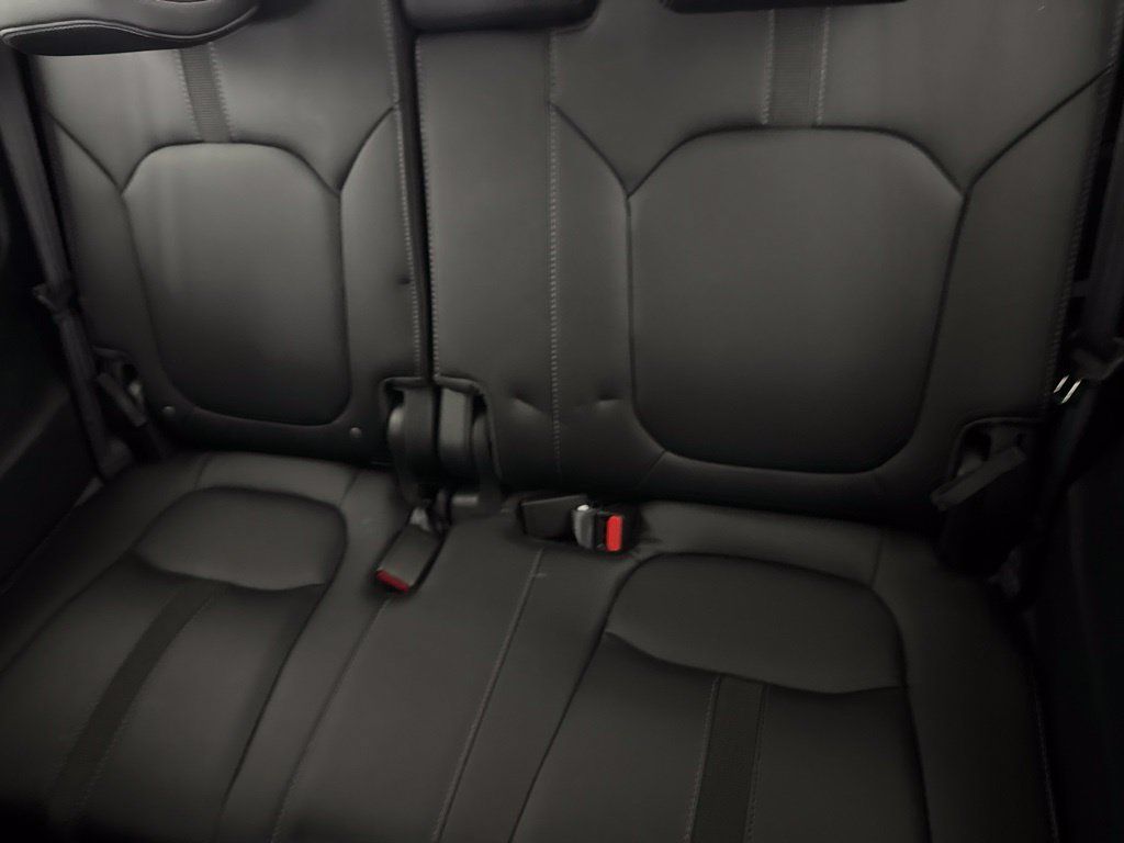 Used 2025 Honda Pilot Touring image 28