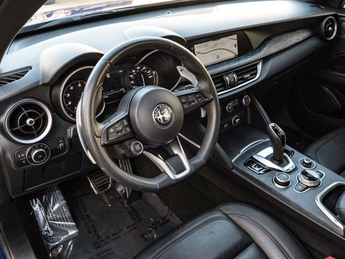 Used 2022 Alfa Romeo Stelvio Sprint image 2
