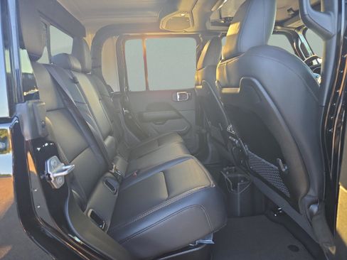 New 2025 Jeep Gladiator Sport w/ Premium Package image 17