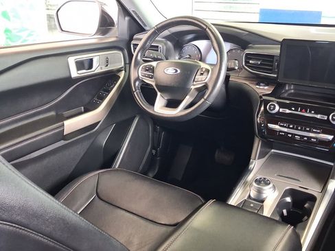 Used 2023 Ford Explorer Limited AWD/4WD image 19