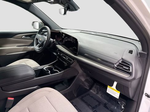 New 2026 Chevrolet Traverse LT w/ Driver Confidence Package AWD/4WD image 33