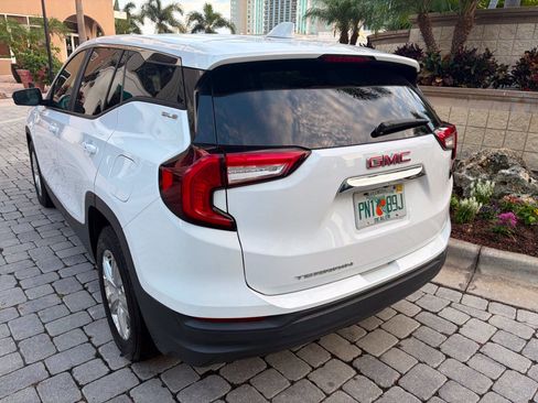 Used 2022 GMC Terrain SLE FWD image 7