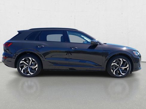 Used 2024 Audi Q8 e-tron Premium Plus w/ Premium Plus Package AWD/4WD image 4