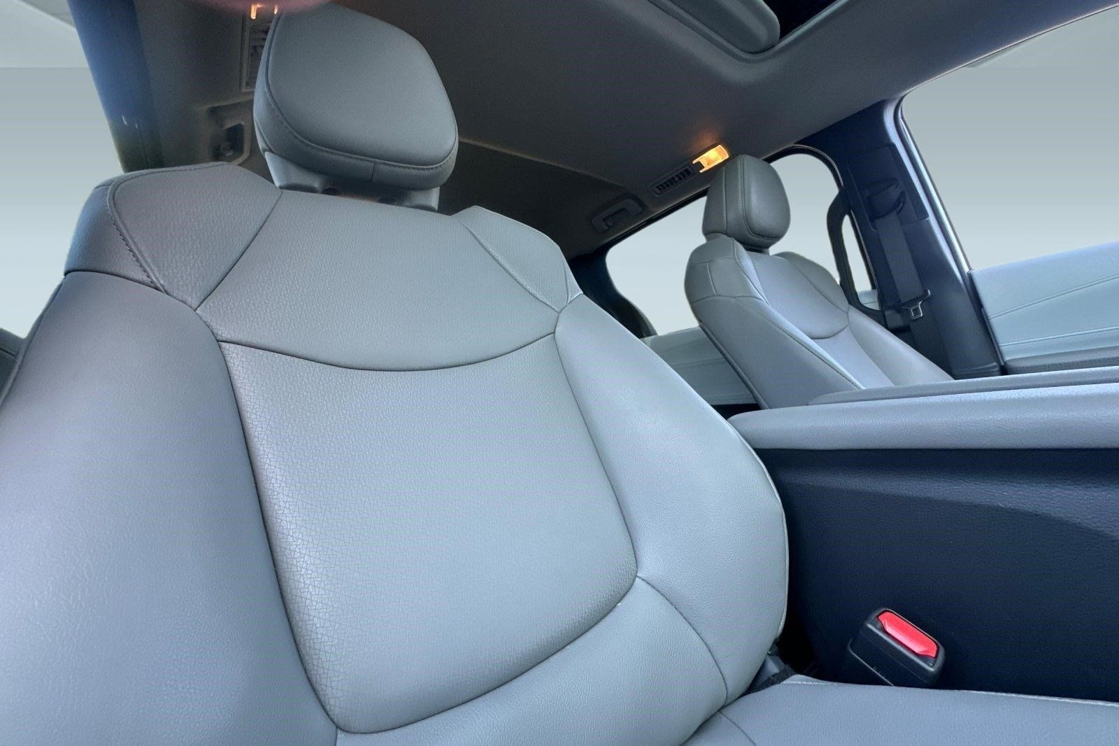 Used 2026 Toyota Sienna XLE FWD image 32