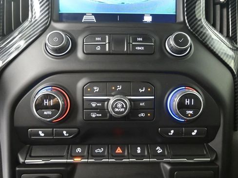 Used 2022 Chevrolet Silverado 1500 RST AWD/4WD image 29