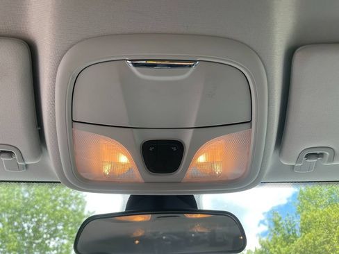 Used 2019 Jeep Cherokee Latitude w/ Popular Appearance Group AWD/4WD image 23