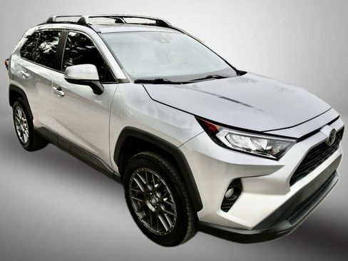 Used 2019 Toyota RAV4 XLE image 9