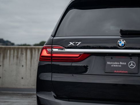 Used 2022 BMW X7 xDrive40i w/ Premium Package AWD/4WD image 11