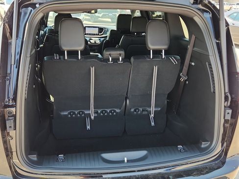 New 2026 Chrysler Pacifica Select FWD image 10